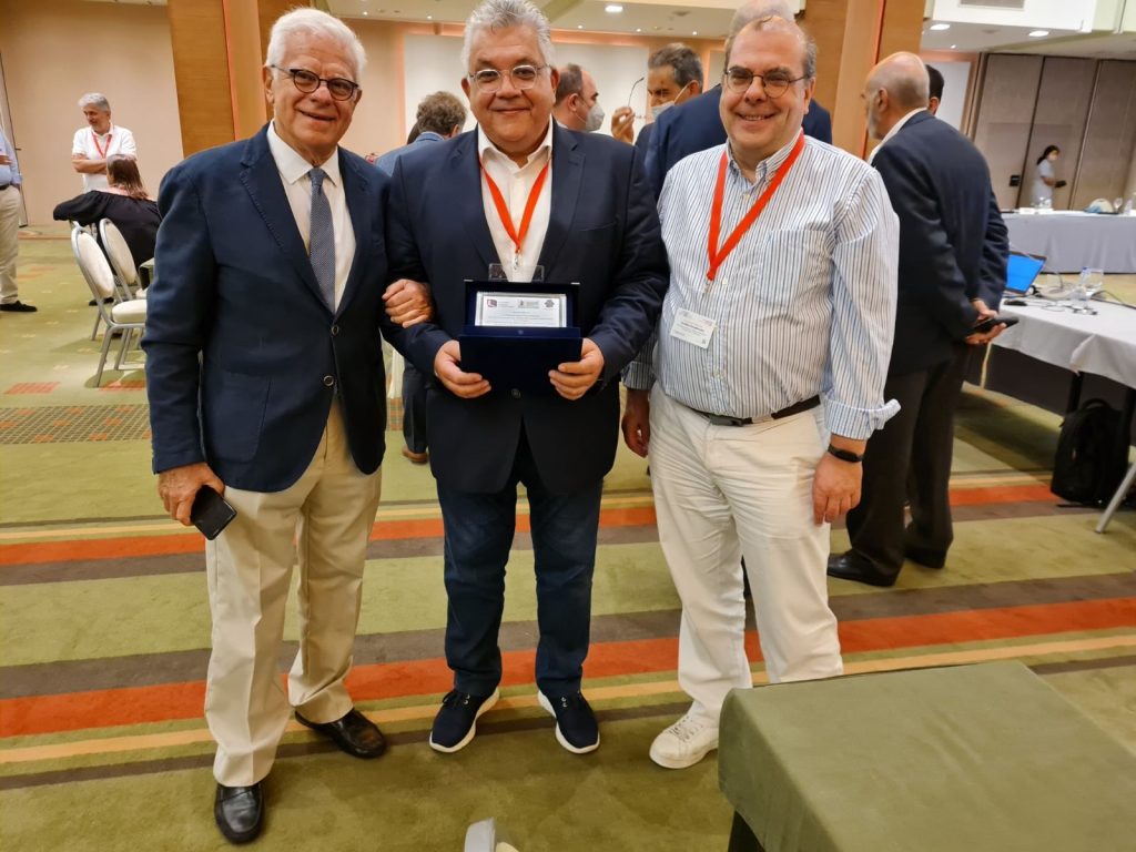 A group of men posing for a photo

Description automatically generated with medium confidence